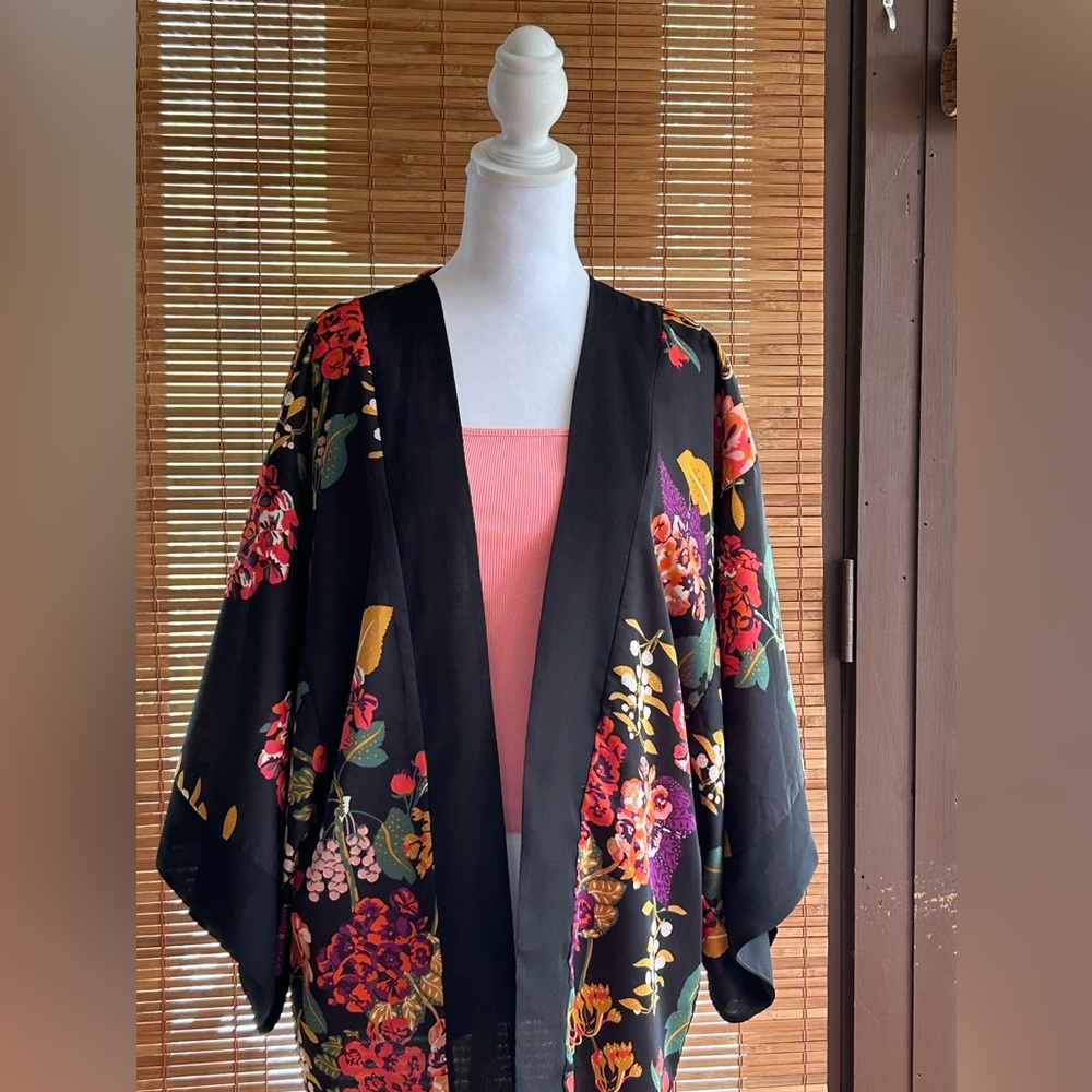 Beautiful h&m floral kimono